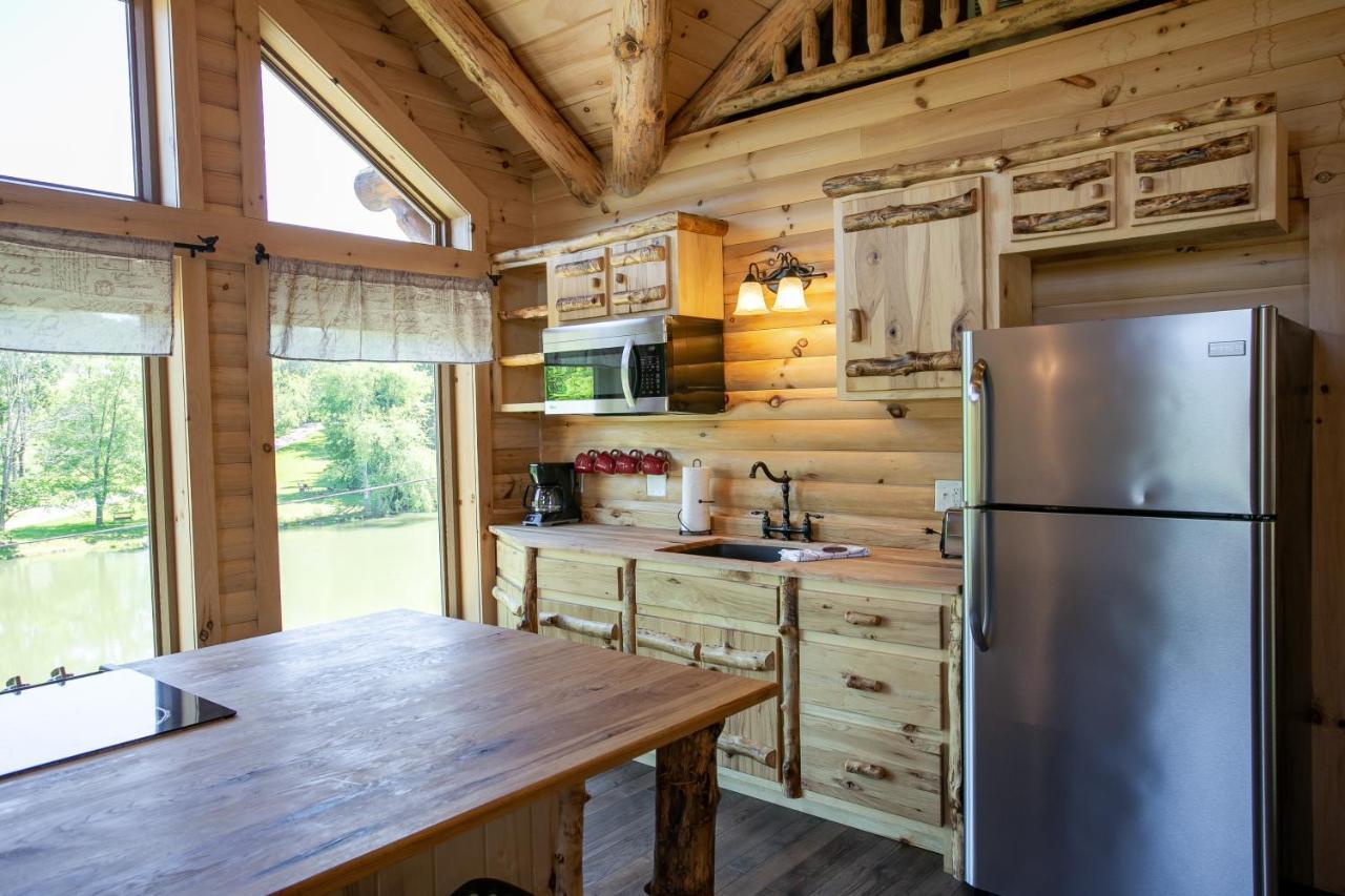 Water Lily Cabin By Amish Country Lodging Berlin Exterior photo